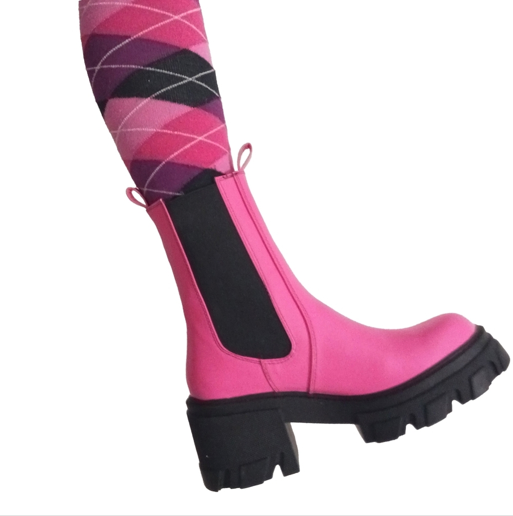 NWOT Bright Pink Chelsea Chunky Platform Boots